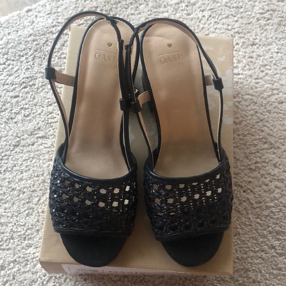 Oasis Woven Heeled Sandal - Picture 5 of 11
